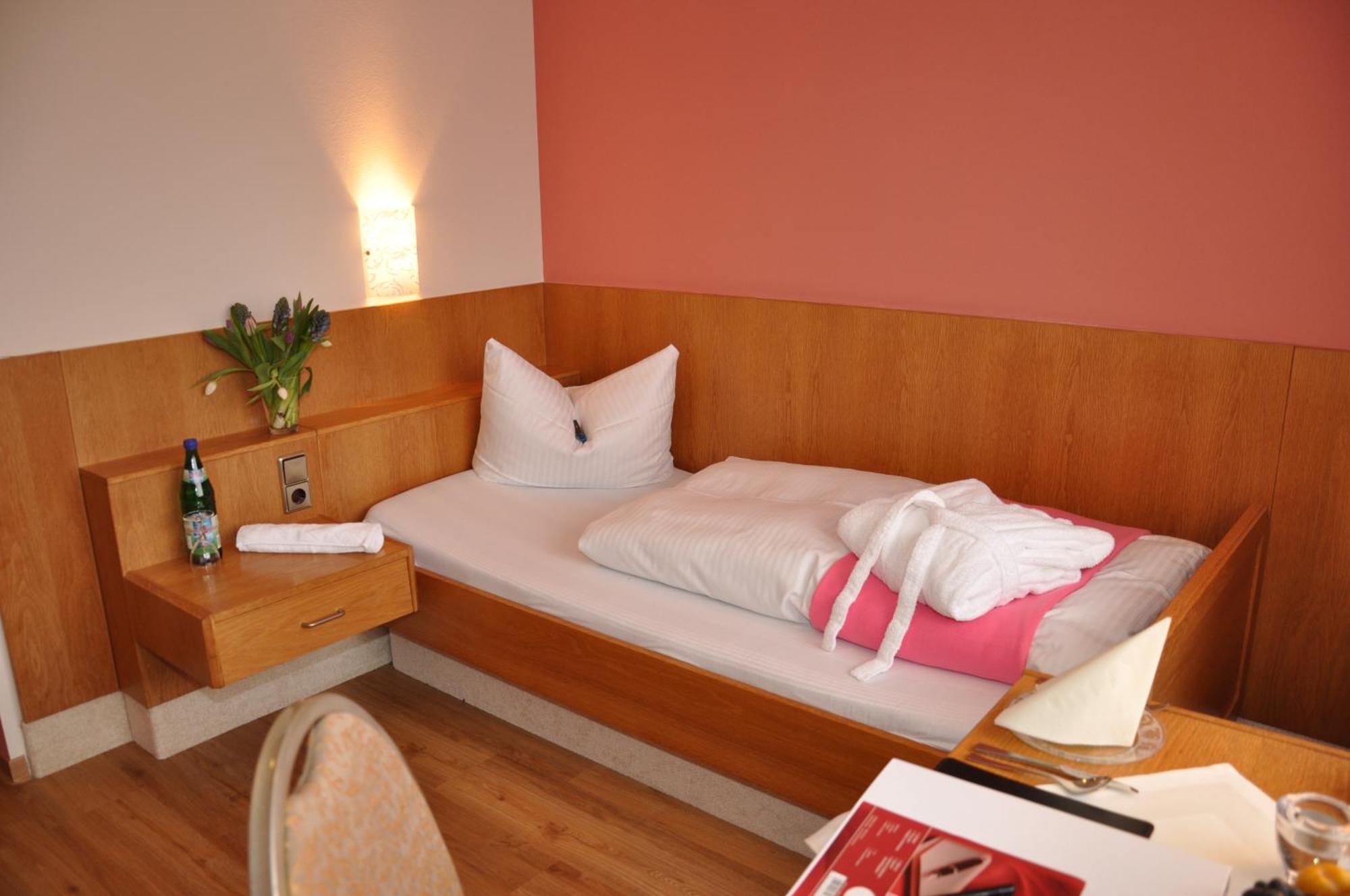 Hotel-Restaurant Sonnenhof Veitsrodt Oda fotoğraf